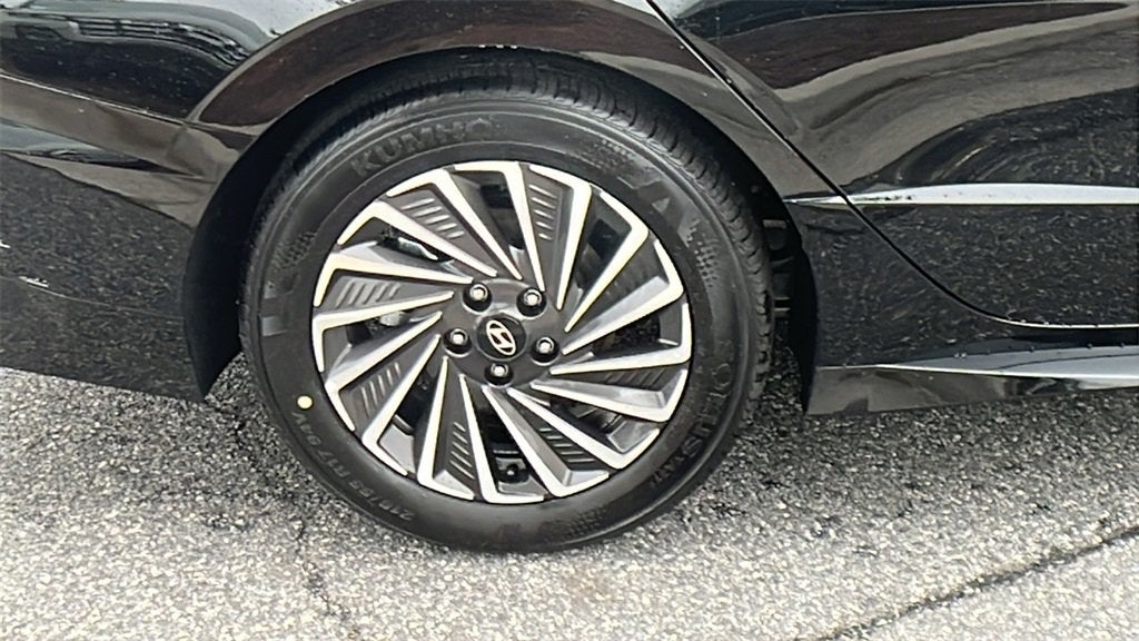 2025 Hyundai SONATA HYBRID Limited