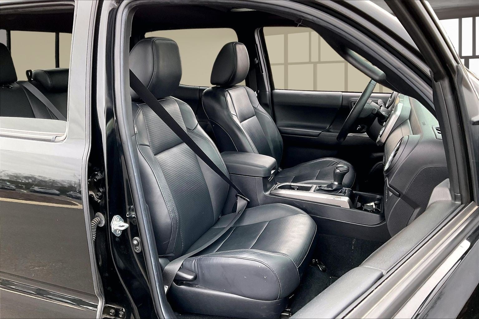 2022 Toyota Tacoma Limited V6