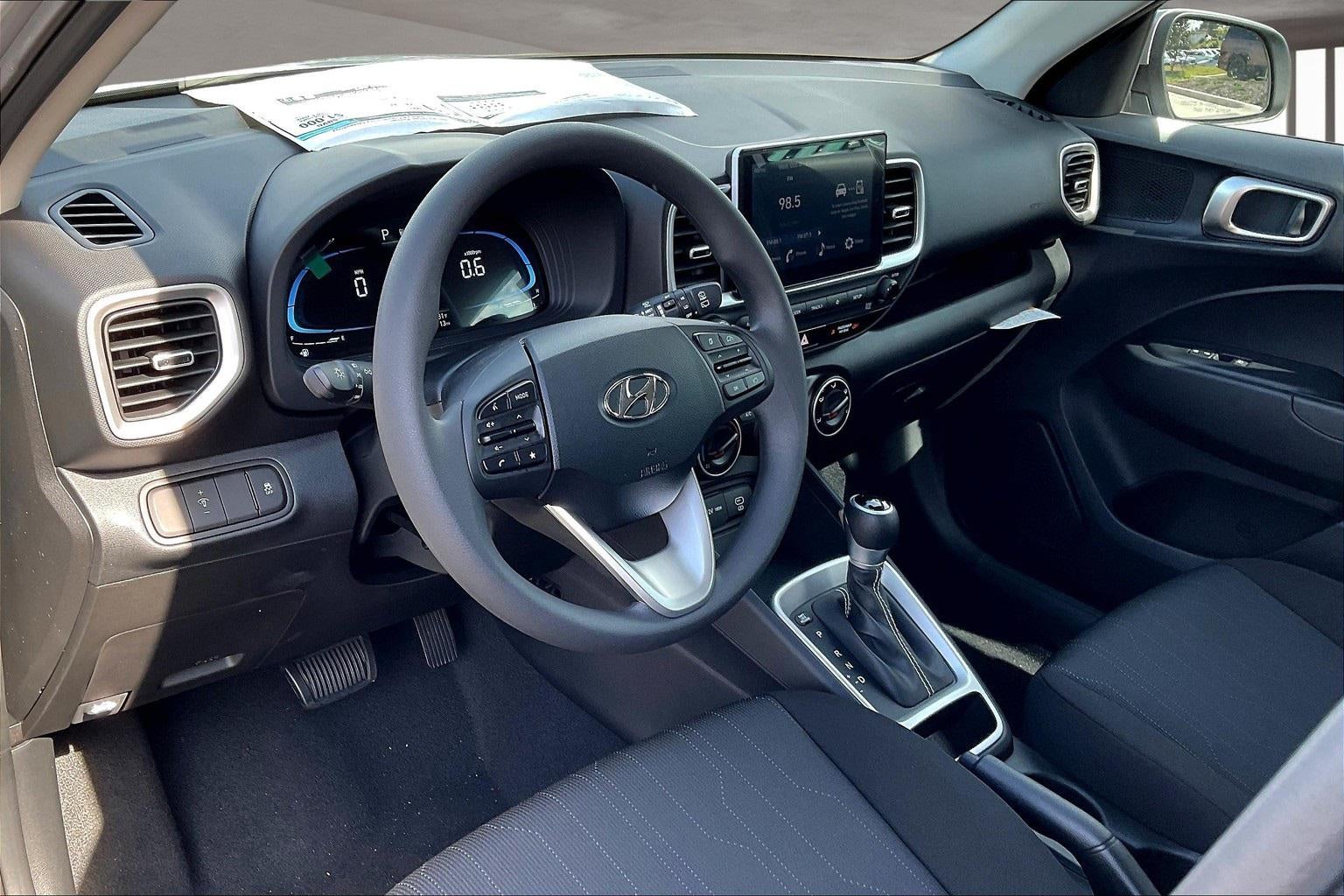 2025 Hyundai VENUE SE